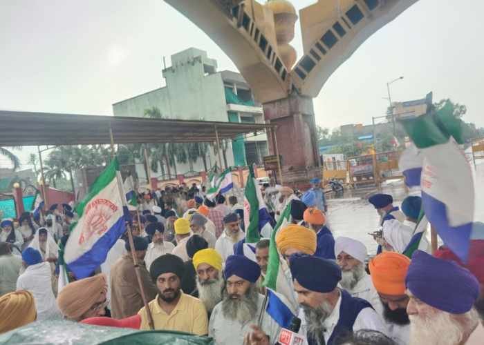 Punjab Bandh: Farmers, Supporters Protest at Amritsar’s Golden Gate, Demand Justice for Parvinder Singh Jhota