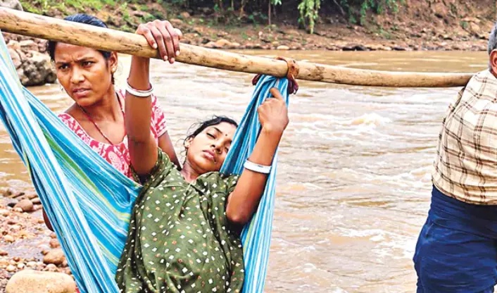 ASR District: Road Damaged by Rains, Pregnant Woman Carried 8 Km in Doli