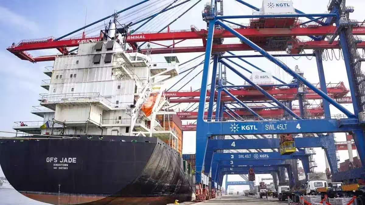 Direct shipping connectivity between Karachi and major European ports restored: minister