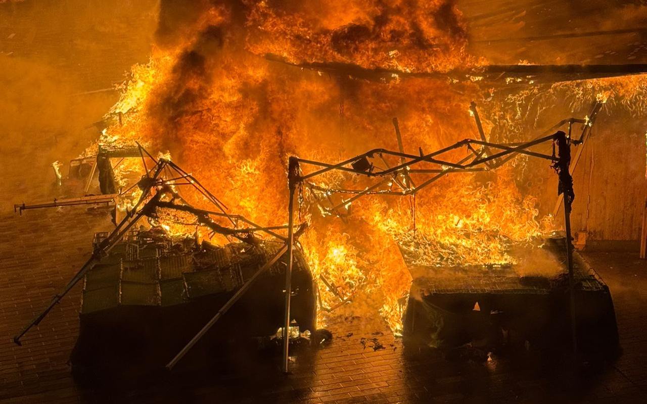 Moment inferno rips through historic Kingston Market as locals ‘woken by heat’