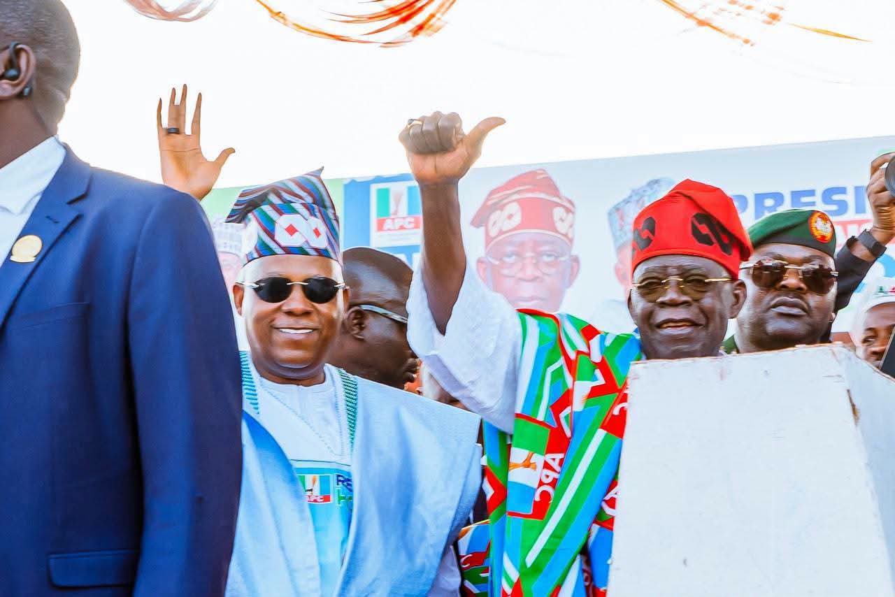“Ba ma yi”, crowd boos Tinubu at APC campaign flag-off in Kaduna