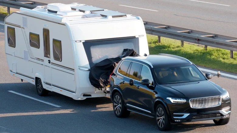 Is Your Trailer Too High Or Low? Here’s How Level It Should Be (And How To Check)