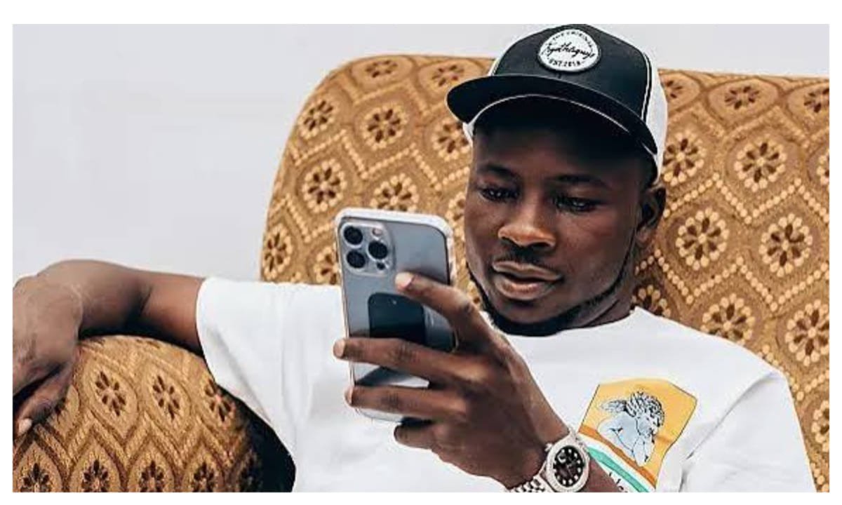 Davido’s aide offers cash reward for missing phone at Zlatan’s wedding
