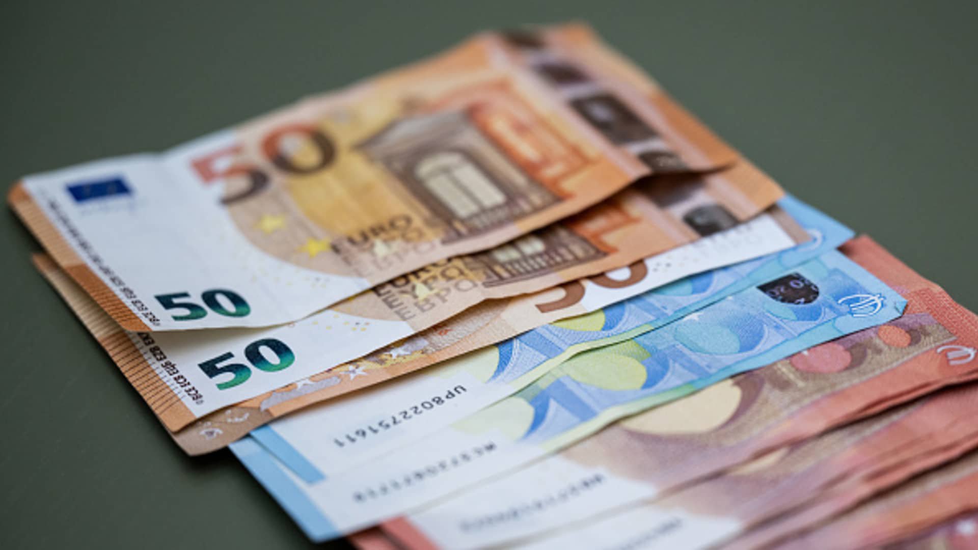 Euro faces political, fiscal reckoning as it hovers near 17-month low