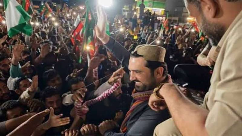 Sohail Afridi resumes PTI march from Karak, convoy set to move towards Kohat