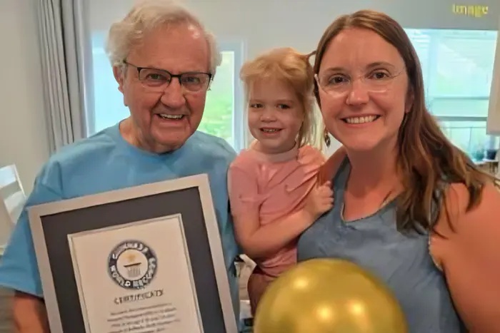 Man becomes world’s oldest first-time grandfather at 92 after meeting his only granddaughter