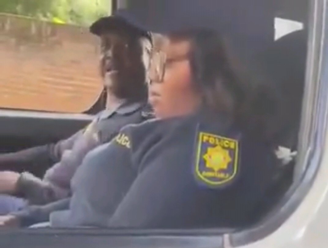 Female SAPS Officer Filmed Looking Down After Being Confronted Over Alleged R4,000 Bribe