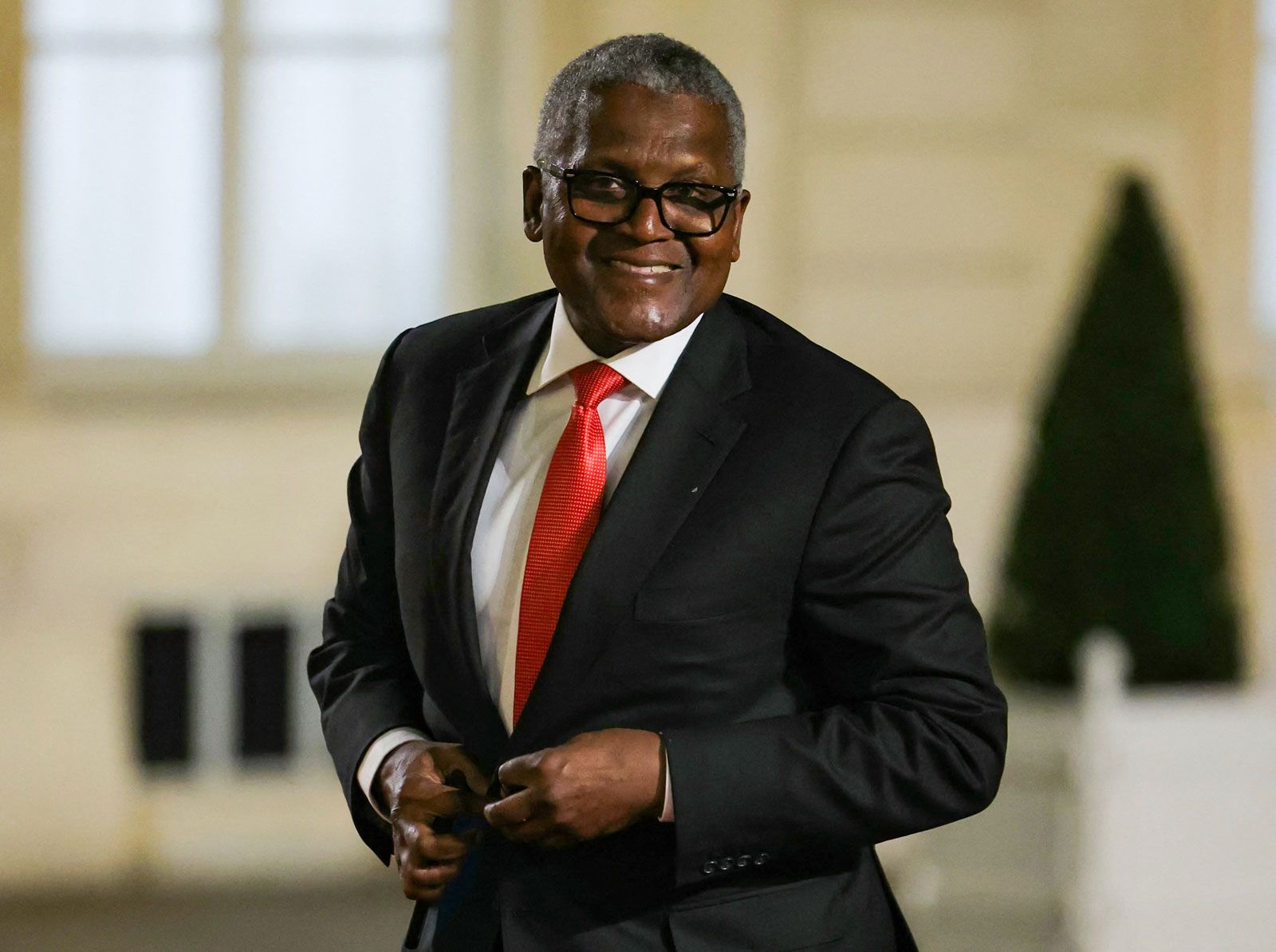 Dangote Breaks Silence on Viral Prayer Photo, Reveals What He Told God