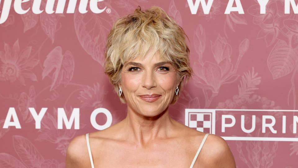 Selma Blair arrested after alleged outburst on plane results in injured police officers, nurses