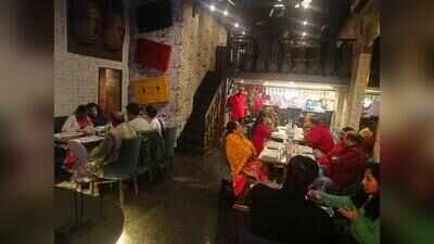 Kolkata restos & bars make most of football-puja shopping crowd combo