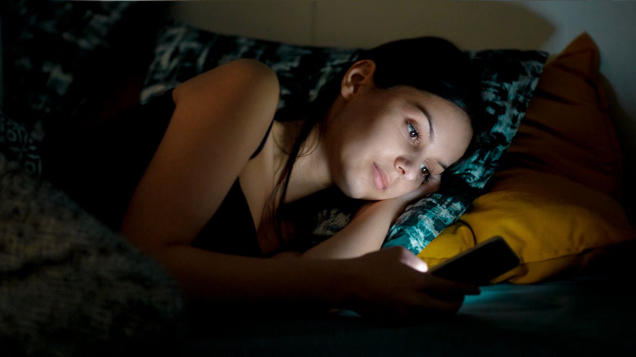 Waking Up Between 3 AM and 5 AM? Here’s What It Means and How to Fix It