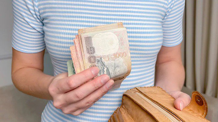 BREAKING: 10 Everyday Habits That Keep You From Saving Money