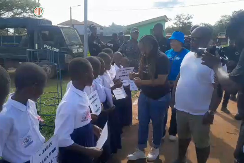 Côte d’Ivoire-AIP/ L’initiative « Nash à l’école » sensibilise les filles du lycée Dominique Ouattara aux choix de vie et à la poursuite des études à Man