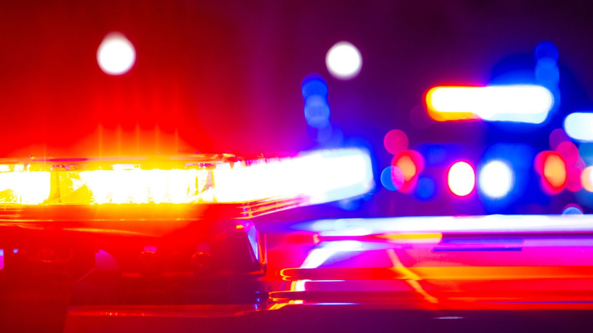 Deadly early morning crash closes inbound lanes on Independence Boulevard, police say