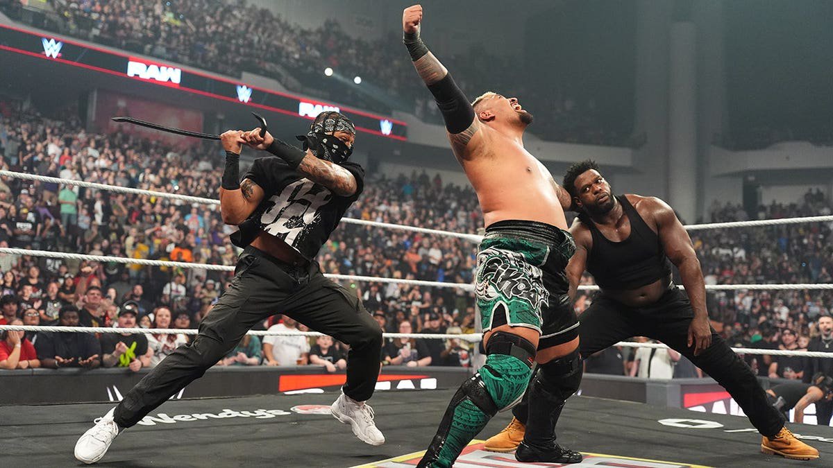 WWE’s Carmelo Hayes lays down vicious attack on Solo Sikoa, aligns himself with fearsome 946 faction