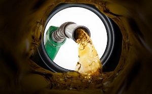 Oil prices fall as Russia plans to release more fuel into global market