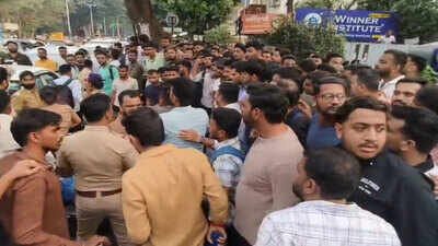 MPSC aspirants call off 10-day Pune protest after Maharashtra government agrees to inquiry into alleged irregularities