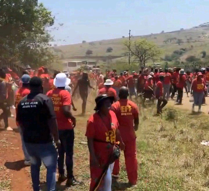 Footage Appears to Show EFF Supporters Retreating from Farm Invasion Attempt