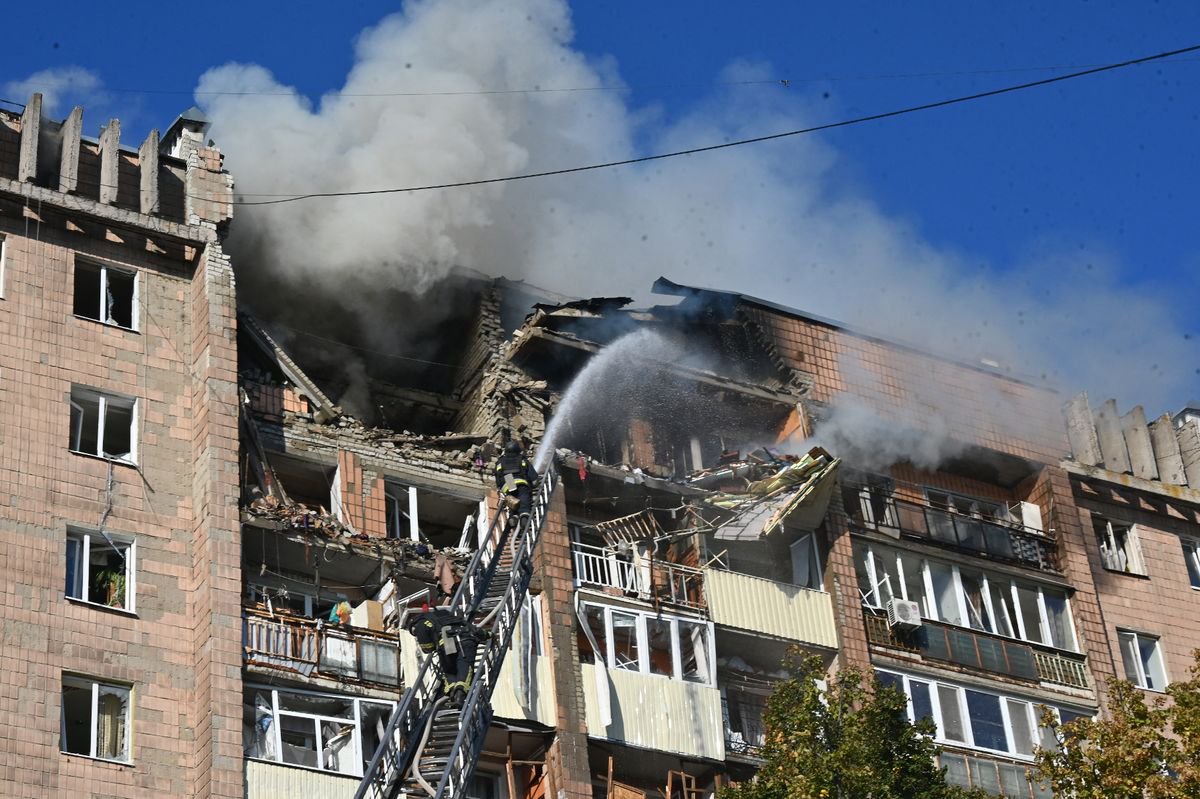 ‘Zelensky’s near-impossible dilemma as he fights war on two fronts against Kremlin and Trump treachery’