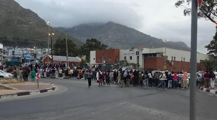 WILD GOOSE CHASE – Missing 12-year-old girl sparks protest as residents shut down Hout Bay police station
