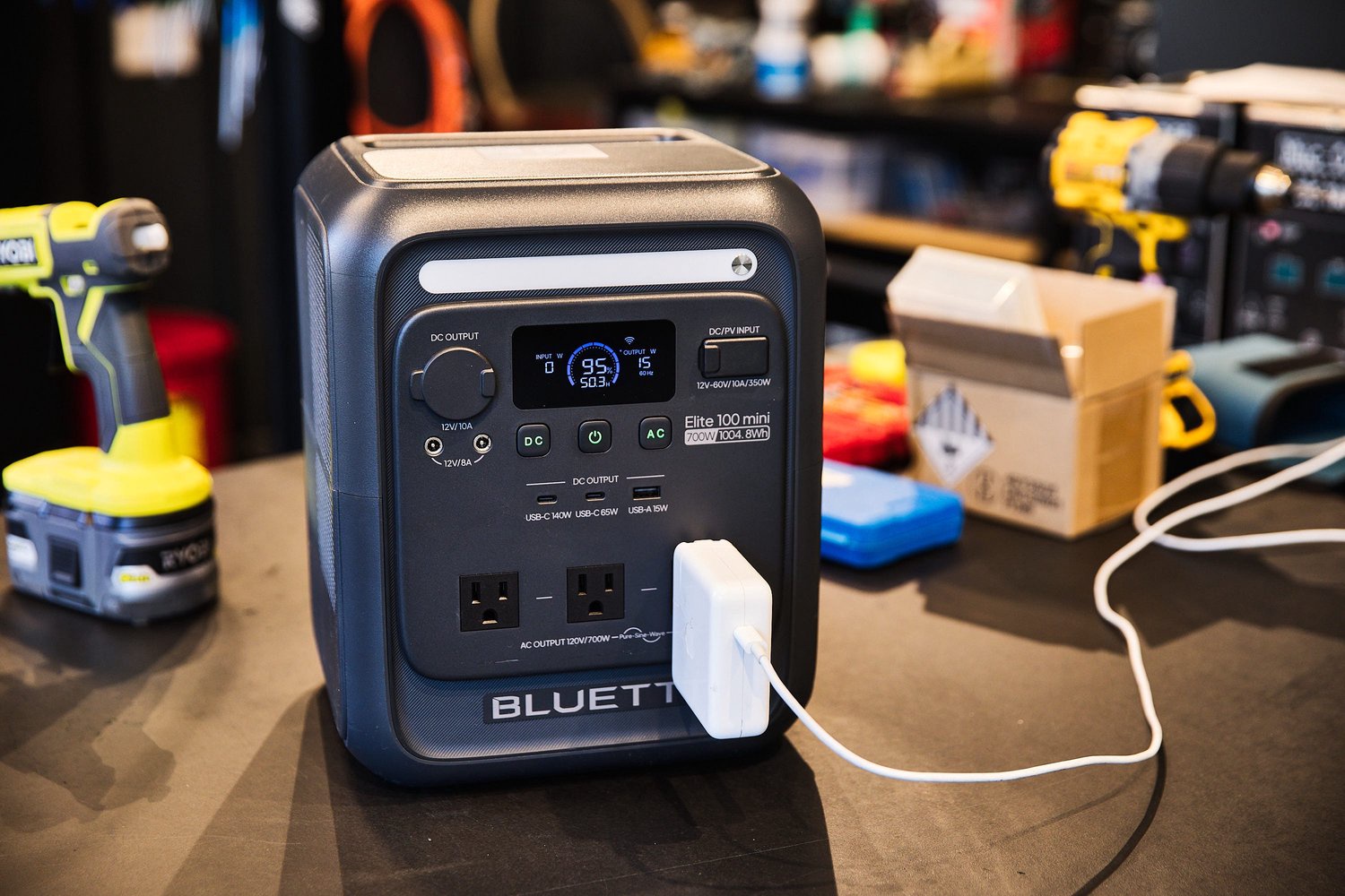 Bluetti’s Elite 100 Mini Power Station Offers Long Runtime in a Very Small Package