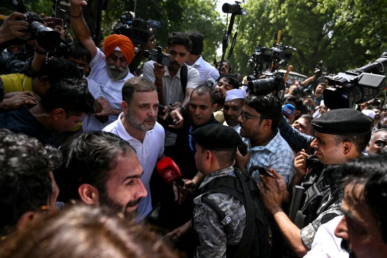 India opposition leaders briefly arrested in protest against election chief