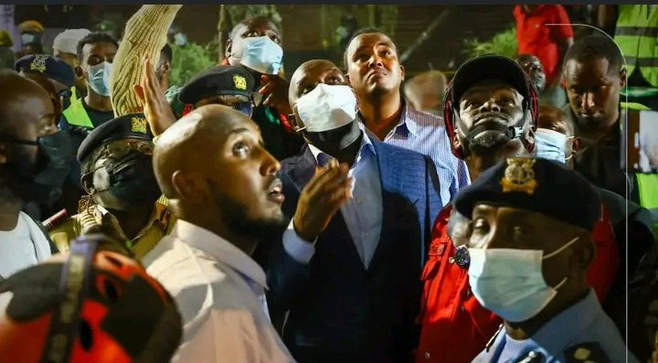Why Murkomen’s Facemask at Eastleigh Collapse Scene Has Kenyans Talking