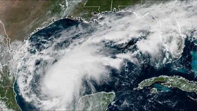 ‘Things going to get treacherous’: Hurricane Isaias makes landfall in Florida as Category 2 storm