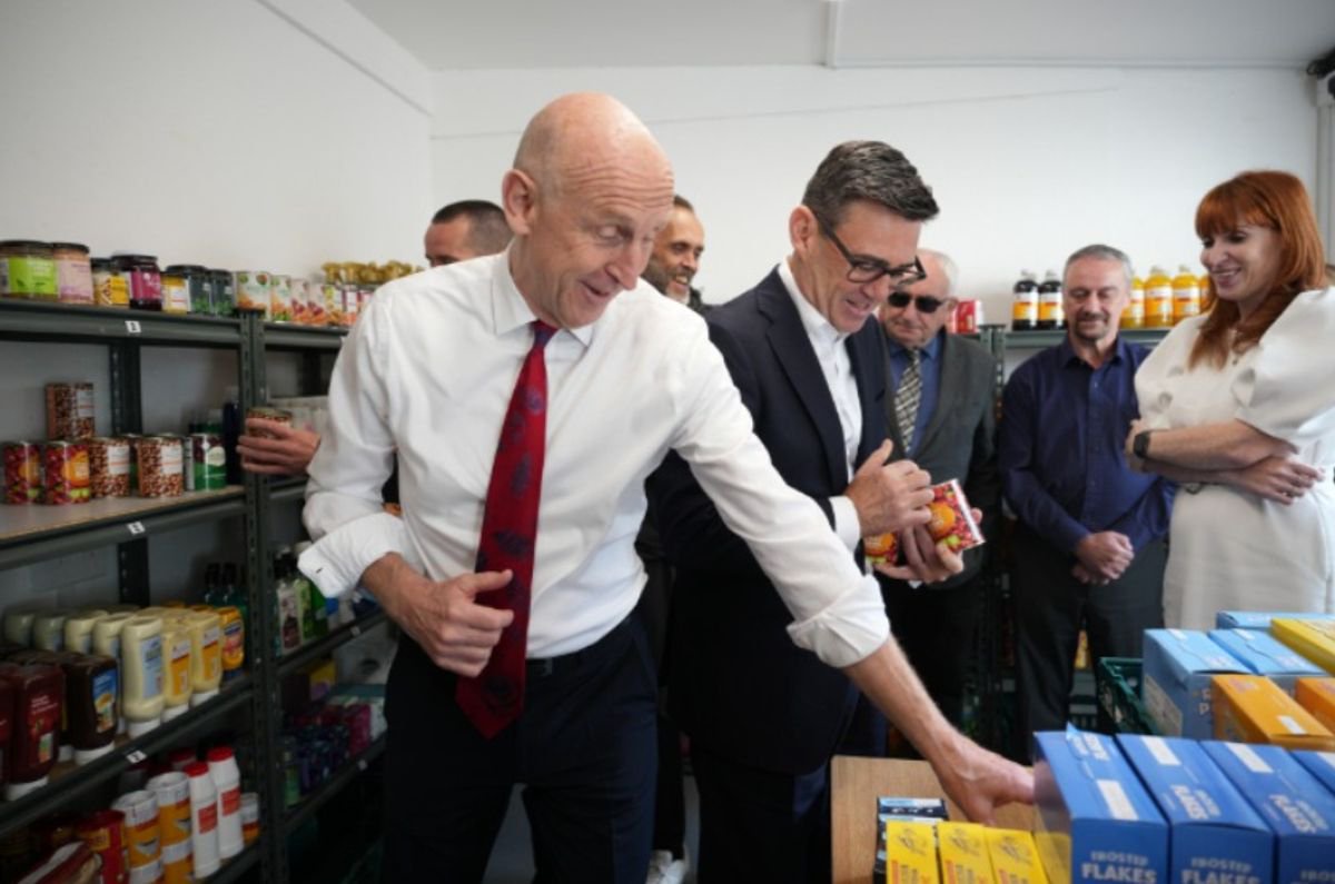 £32,000 warning over withdrawing cash ahead of Andy Burnham and John Healey update