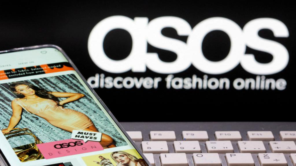 Asos users receive pop-up notification apparently sent by hackers