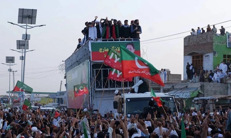 PTI’s Islamabad march begins as Afridi defies warnings, leads convoy from KP