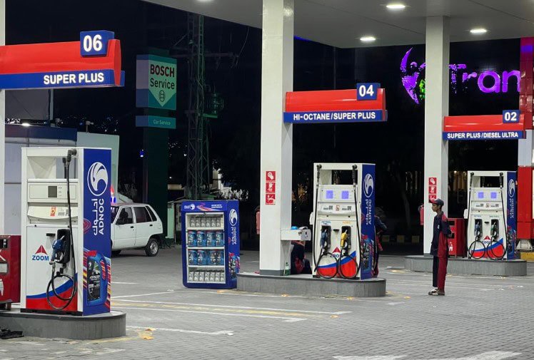 Petrol Price in Pakistan rises to Rs393.64, Diesel dips to Rs397.76
