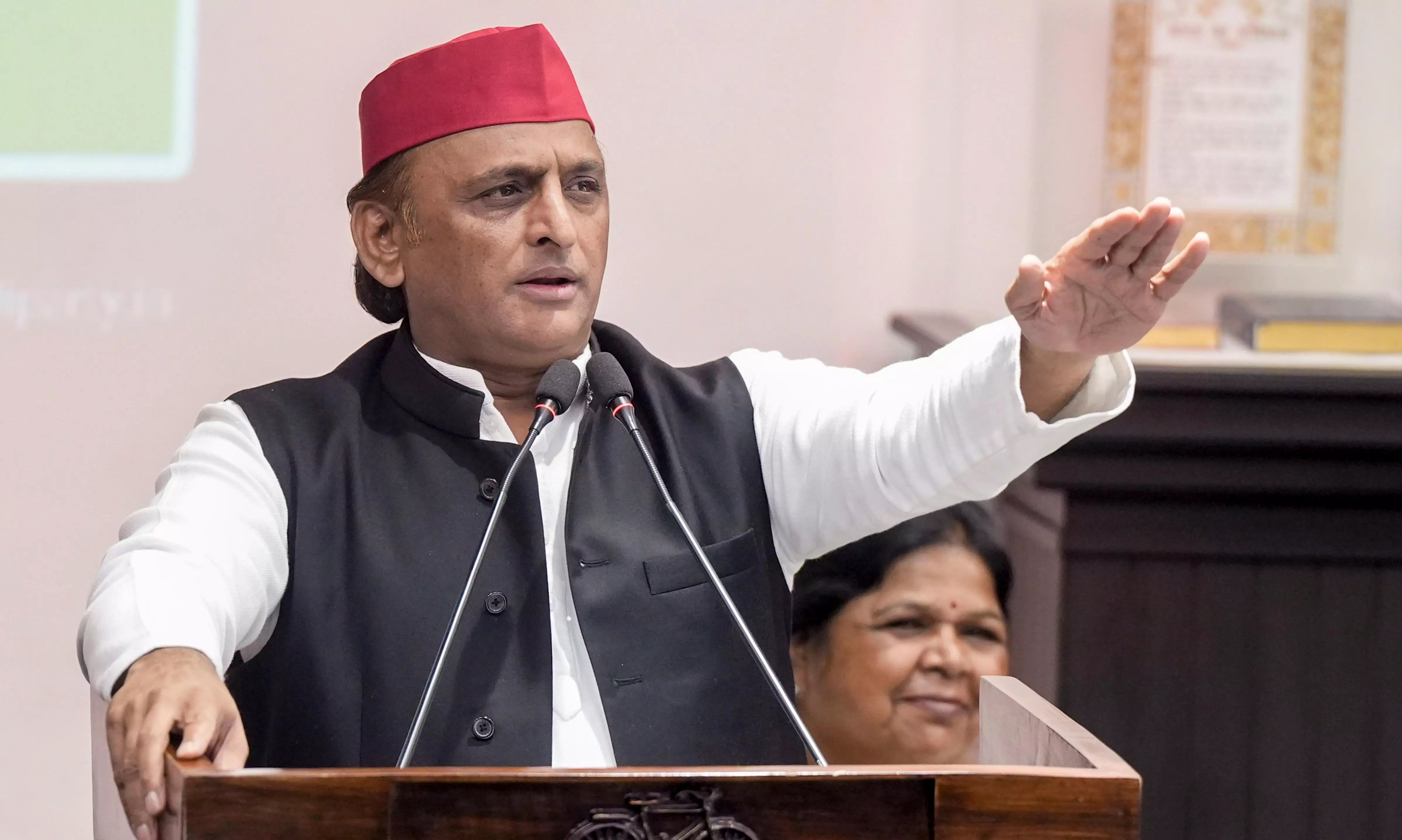 CM’s ‘Threatening Tone’ Shows Atrocities Against PDA Won’t Stop: Akhilesh