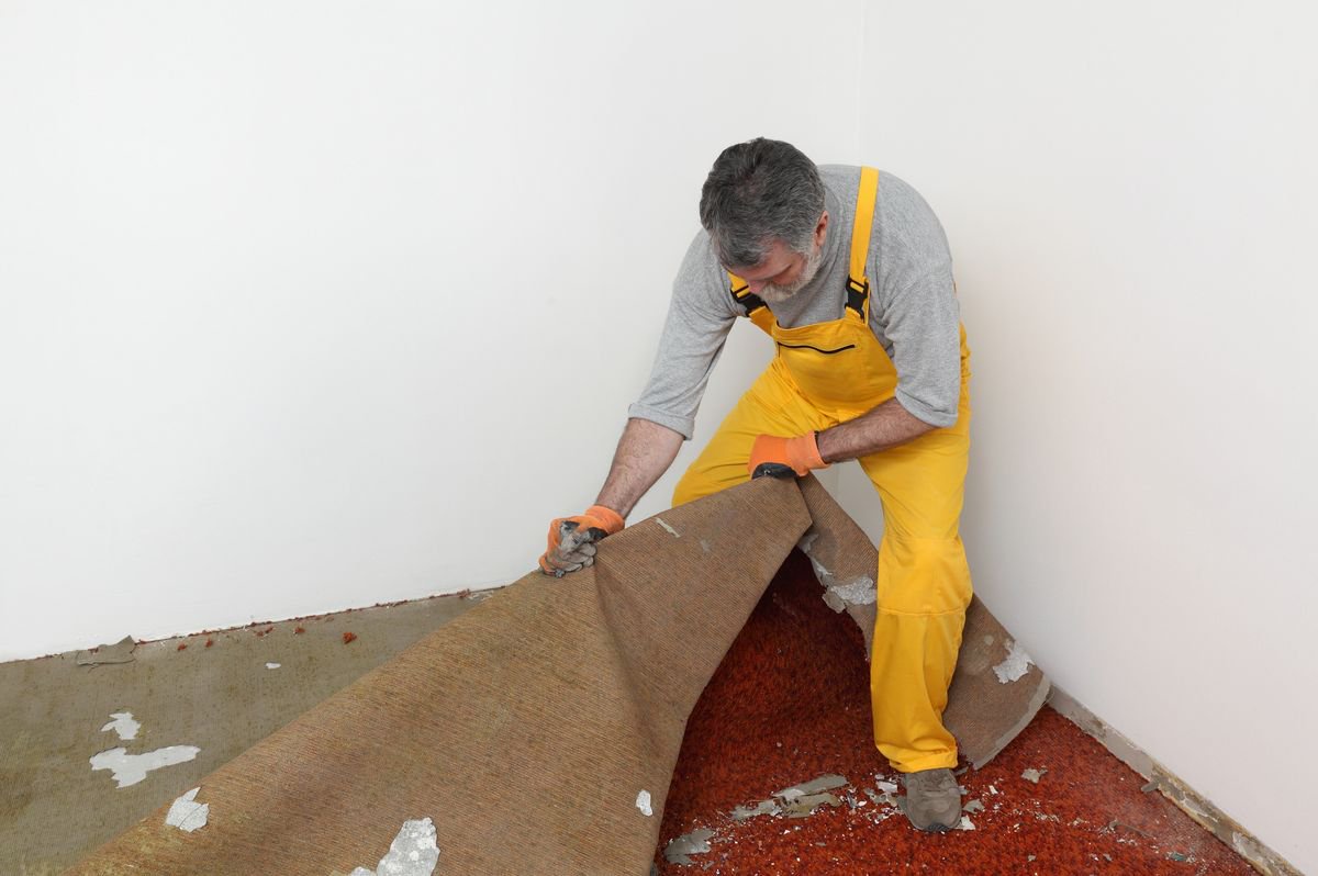 Couple pull up carpet in 1960s home and ‘hit jackpot’ – but there’s 1 problem