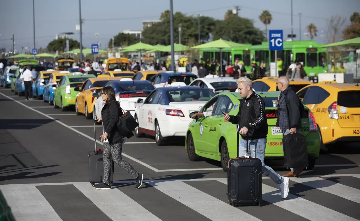 Vietnamese electric ride hailing service launches in L.A. with its own cars and drivers