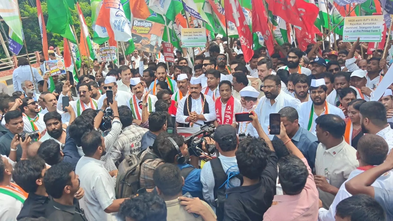 Telangana Ministers, TPCC Chief Detained during March to Lok Bhavan