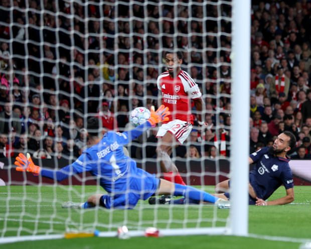 Timber’s touch of class and supersub Saka secure Arsenal win against Lille