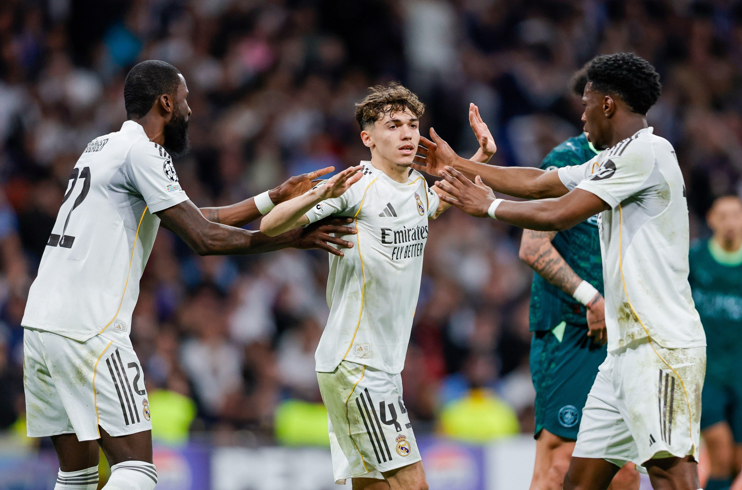Real Madrid Superstar Ready to Challenge For Midfield Place As Mourinho Considers New Option