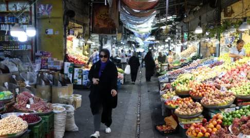 ‘Going bankrupt’: Iran shopkeepers struggle as war dims demand