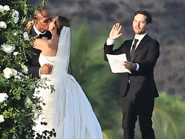 Tobey Maguire Officiates Ex-Wife’s Wedding to New Billionaire Heir Husband