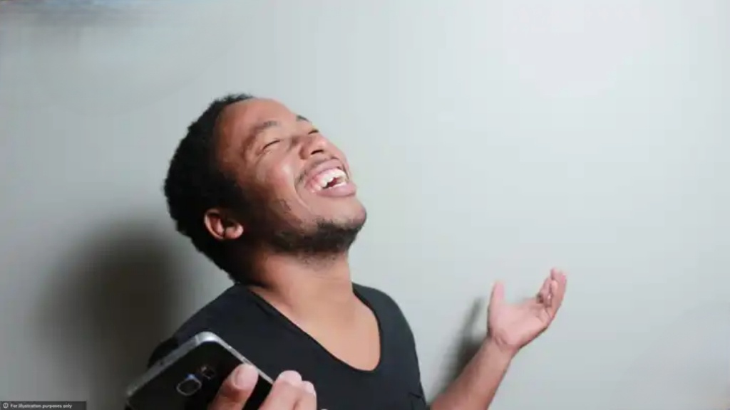 “Remember NSFAS Girl”: SA Man Warns Others After R15,000 Lands in His Bank Account by Mistake