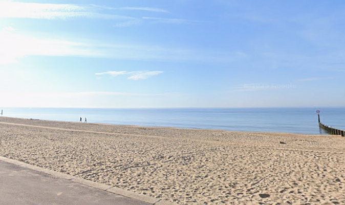 UK beach horror as man dies at seaside despite five heroes trying to save life