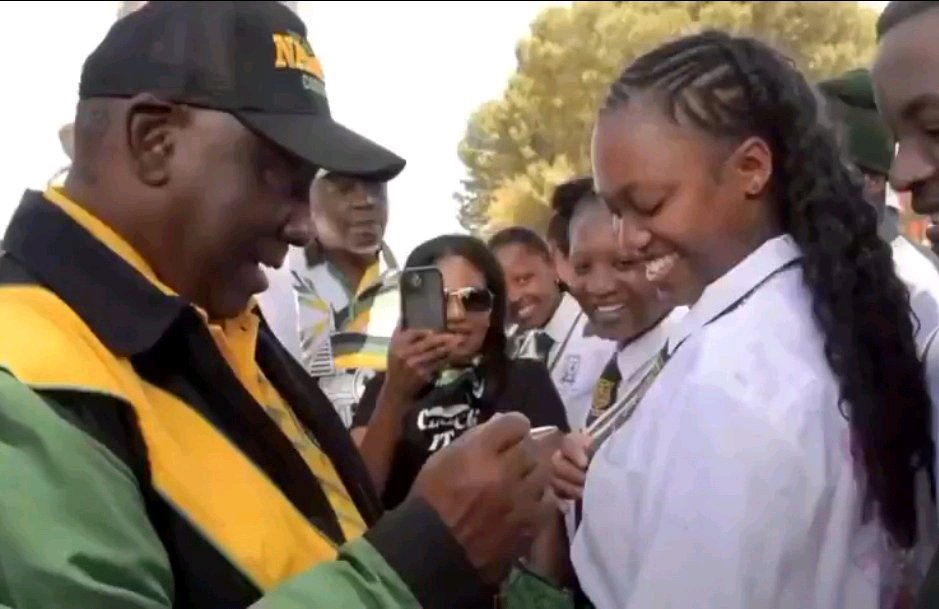 Schoolgirl Asks Ramaphosa for an Autograph, But His Response Gets People Talking