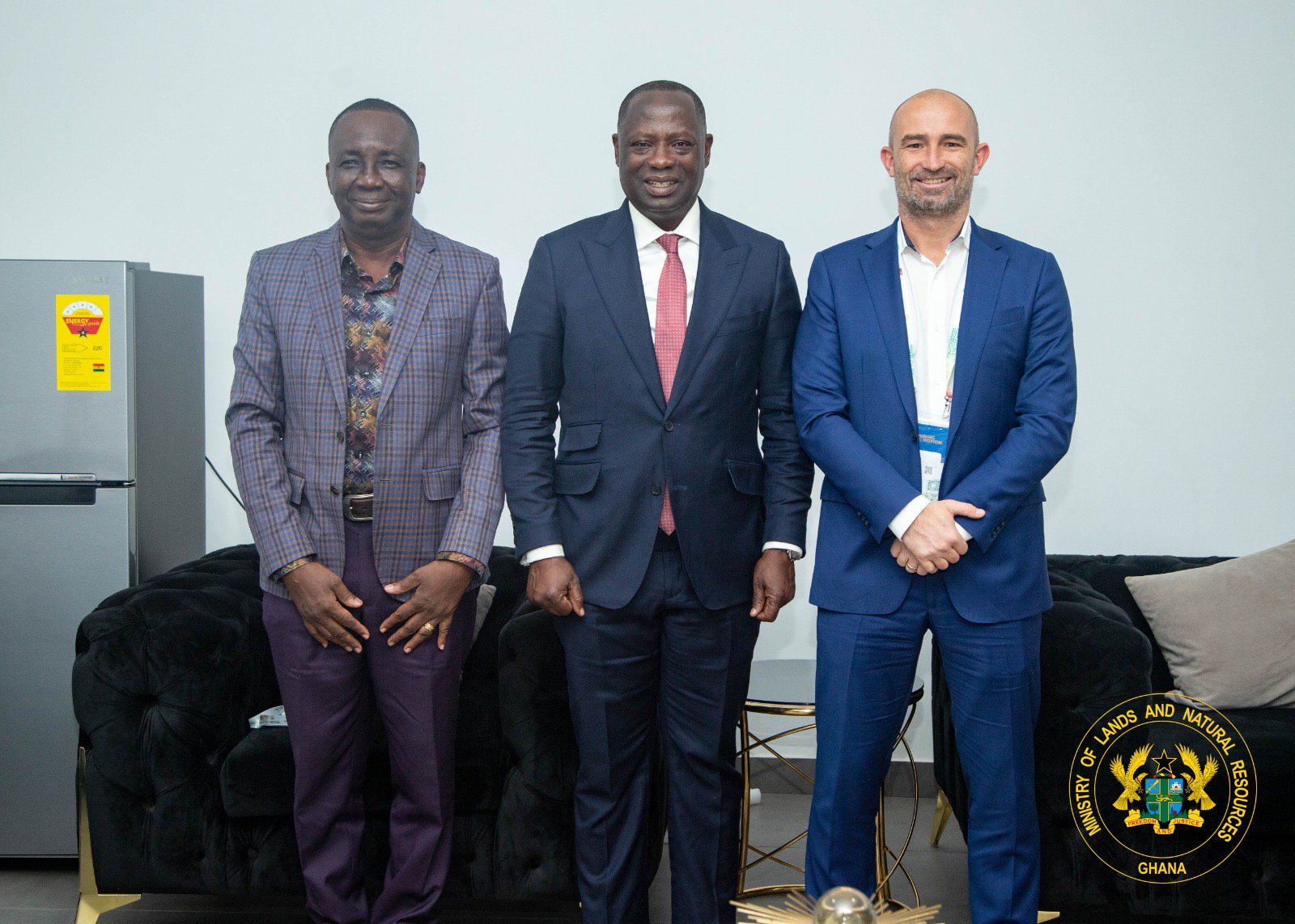 Ghana Seeks Investors Beyond Gold as Chinese Delegation, Asanko Gold Meet Lands Minister