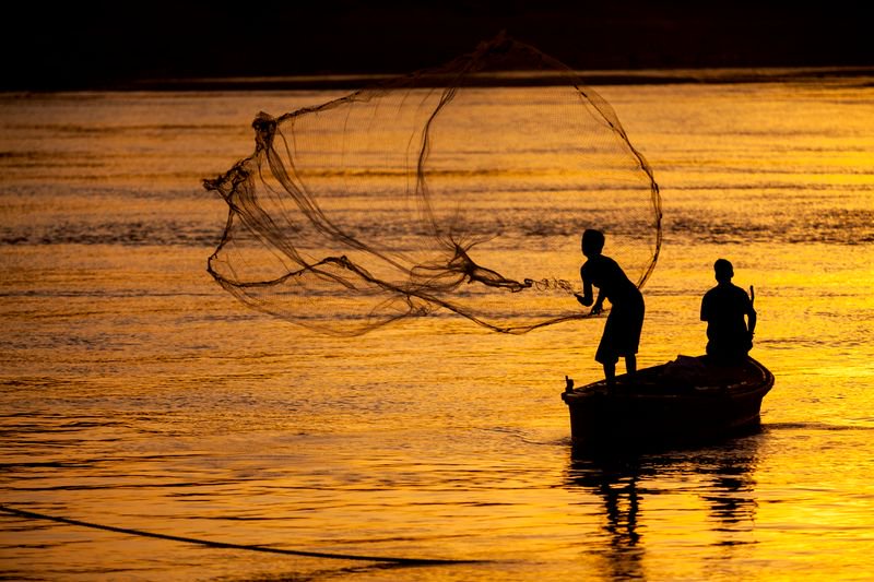 9 Indian fishermen arrested by Sri Lankan navy for alleged poaching