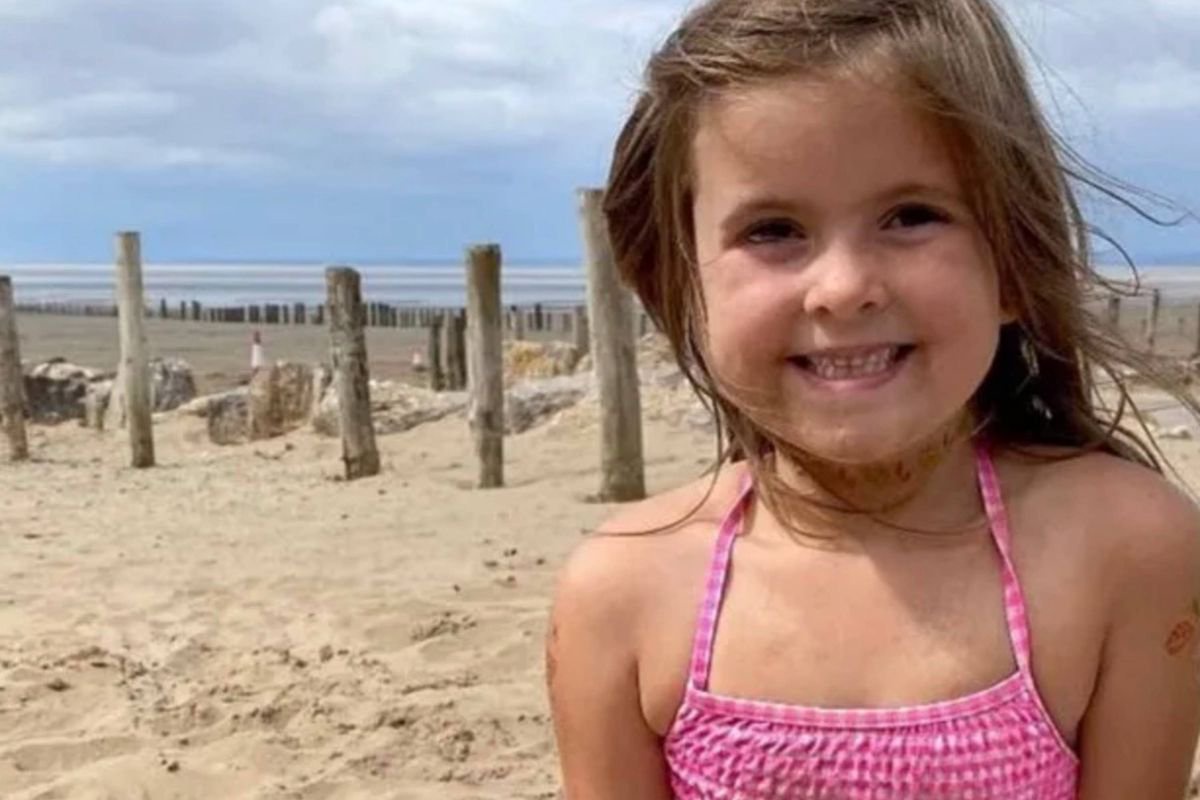 Police issue new update amid ‘speculation’ after body of girl, 11, found in UK park