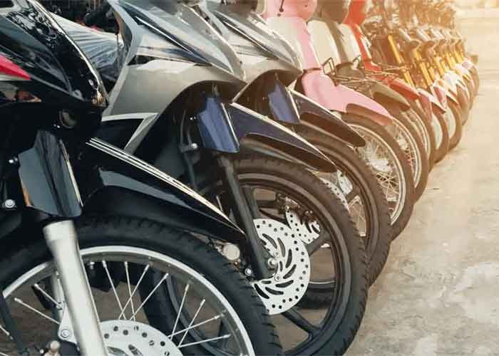 Two-Wheelers Lead Workplace Commutes in India, Average Monthly Travel Cost Rs 785 per Worker: NSO Survey