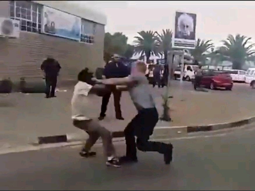 VIDEO : White Man Overpowers Two Black Men During Filmed Confrontation