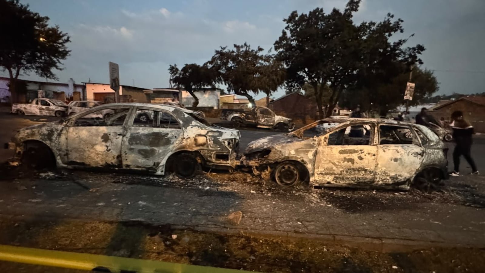 Cars go up in flames in kasi clash