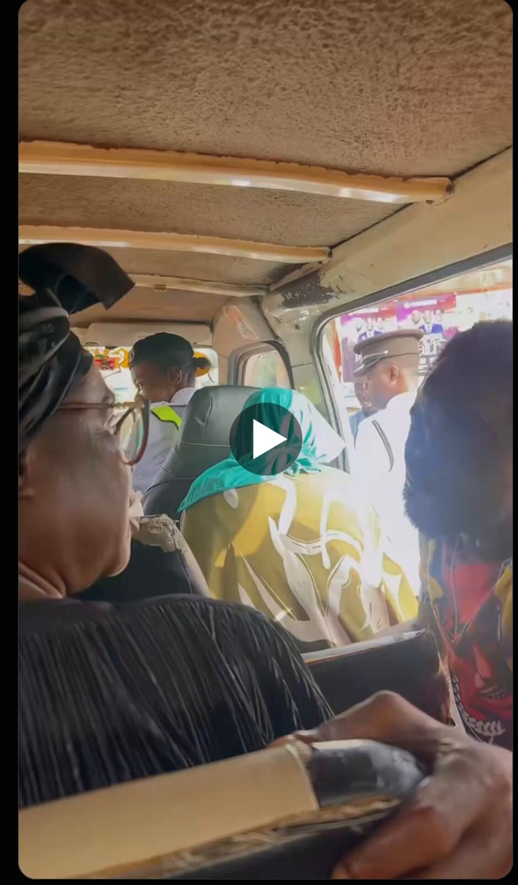 Please Forgive Me – Driver’s Mate Kneels Before Woman After She Calls Police Over Fare Dispute